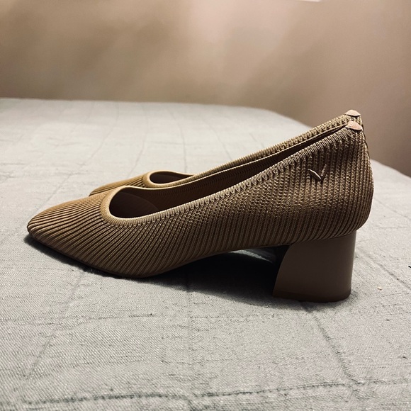 Vivaia Women’s Heels - Picture 5 of 5